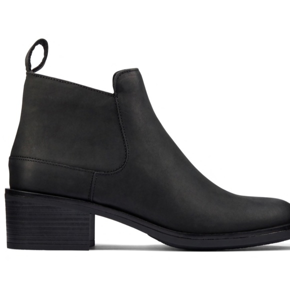 Clarks Memi Zip Bootie - Picture 2 of 6